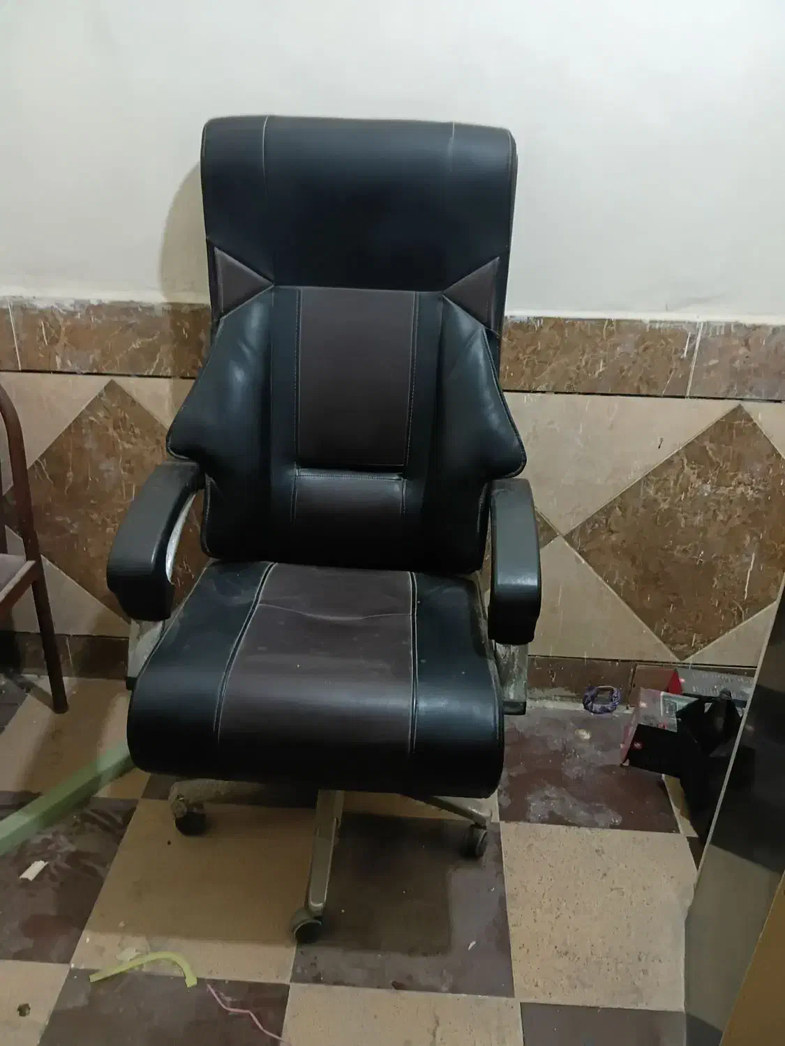 صندلی مدیریت|صندلی و نیمکت|باوی, |دیوار