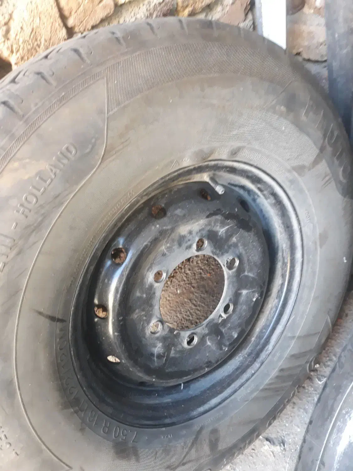 لاستیک رادیال فابریکی ولاستیک سیمی نیسان|قطعات یدکی و لوازم جانبی|صحنه, |دیوار