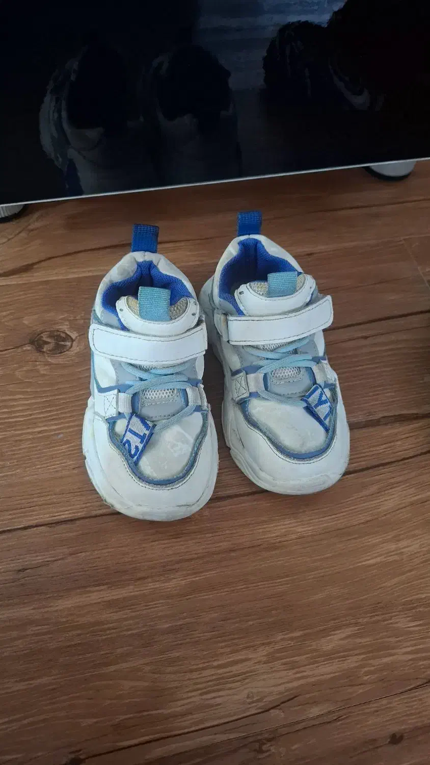 کتونی خارجی|کفش و لباس بچه|ساری, |دیوار