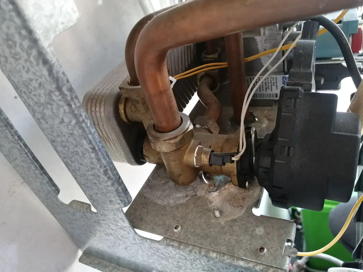 تعمیر و سرویس تخصصی انواع پکیج های دیواری|خدمات پیشه و مهارت|شیراز, آبیاری|دیوار