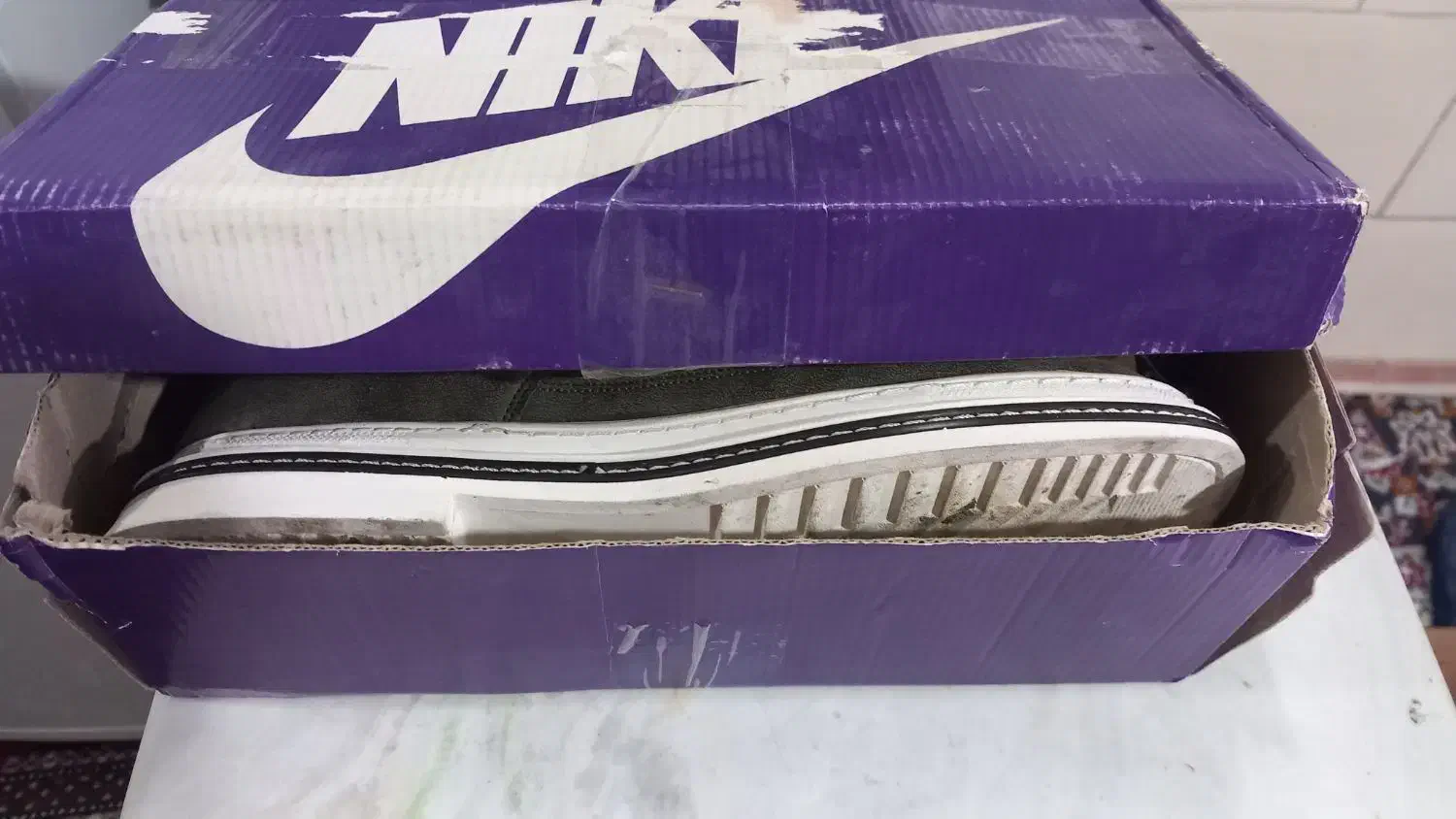 کفش|کیف، کفش، کمربند|رباط‌کریم, رباط‌کریم|دیوار