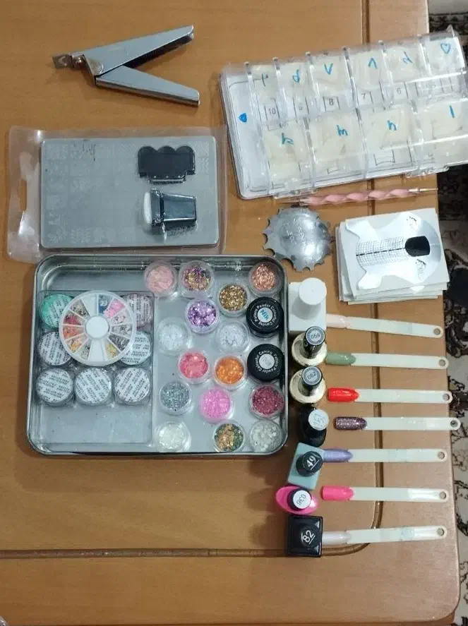 تعدادی لاکژل وکروم و تزیینات ناخن|آرایشی، بهداشتی، درمانی|کرج, آق تپه|دیوار