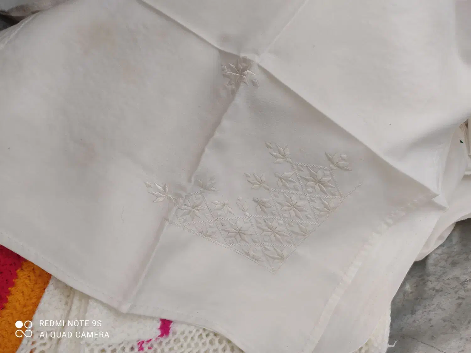 تعدادی کار دست|سفره، حوله، دستمال آشپزخانه|کاشان, راوند|دیوار