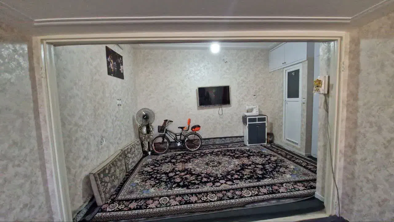 خانه فروشی 3 طبقه در کوچه 4متری|فروش خانه و ویلا|قم, زند آباد|دیوار