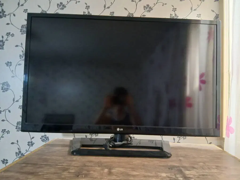 تلویزیون|تلویزیون و پروژکتور|قدس, شهر‌قدس|دیوار