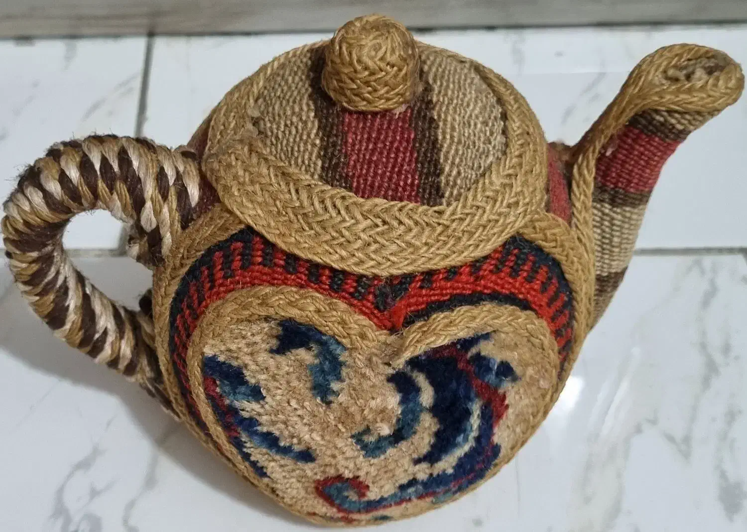 قوری تزئینی دکوری گلیمی فرش دستبافت ( نو )|کلکسیون اشیاء عتیقه|اندیشه, اندیشه فاز ۱|دیوار