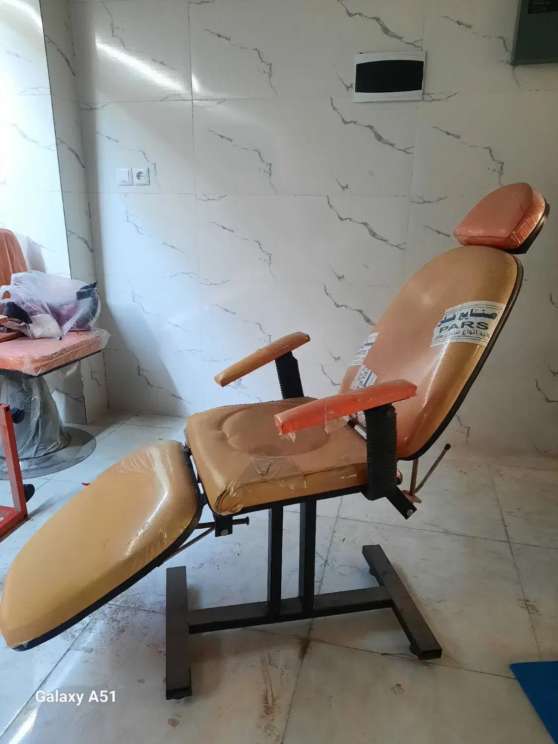 تجهیزات آرایشگاهی|آرایشگاه و سالن‌های زیبایی|اردبیل, |دیوار