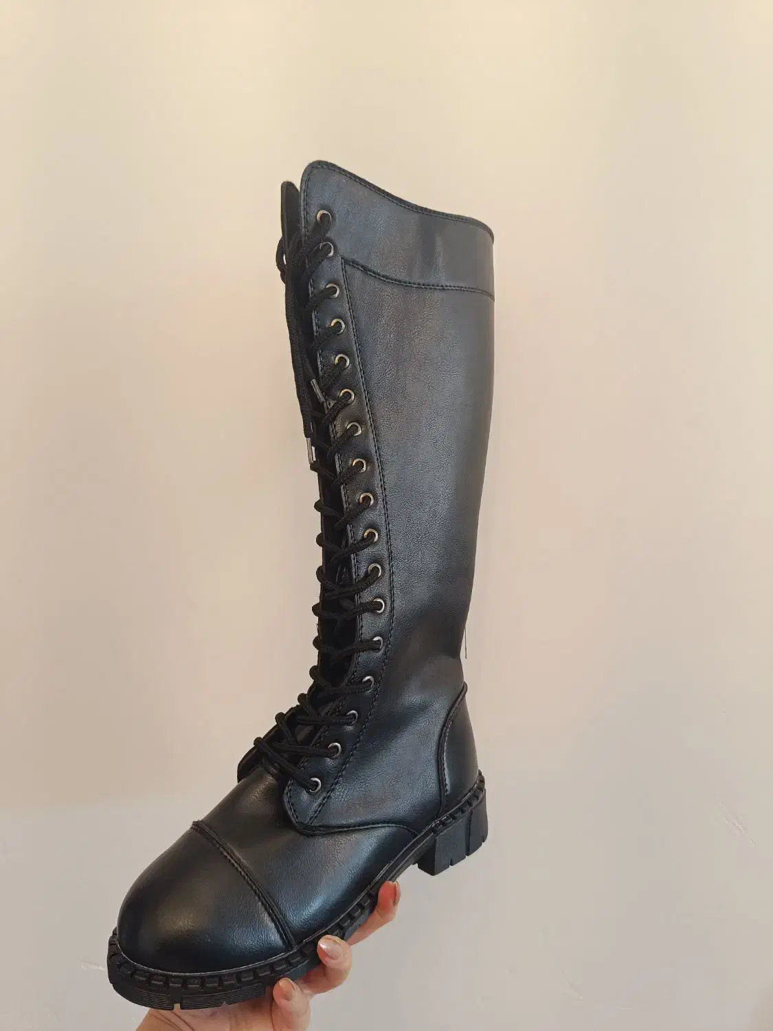 بوت بلند|کیف، کفش، کمربند|ساری, |دیوار