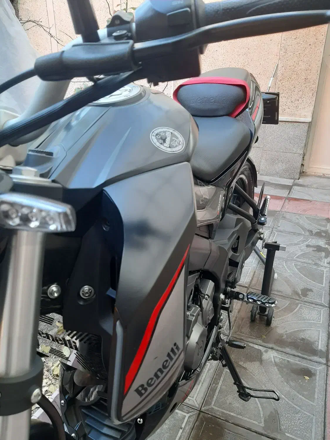 بنلی ۱۸۰s مشکی|موتورسیکلت|تبریز, |دیوار