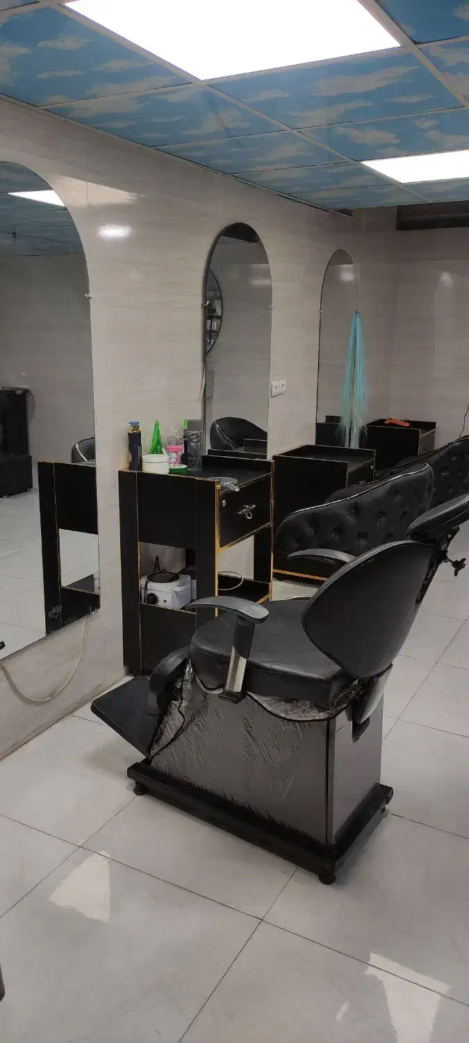 وسایل سالن خیلی کم استفاده شده|آرایشگاه و سالن‌های زیبایی|اهواز, کمپلو جنوبی|دیوار