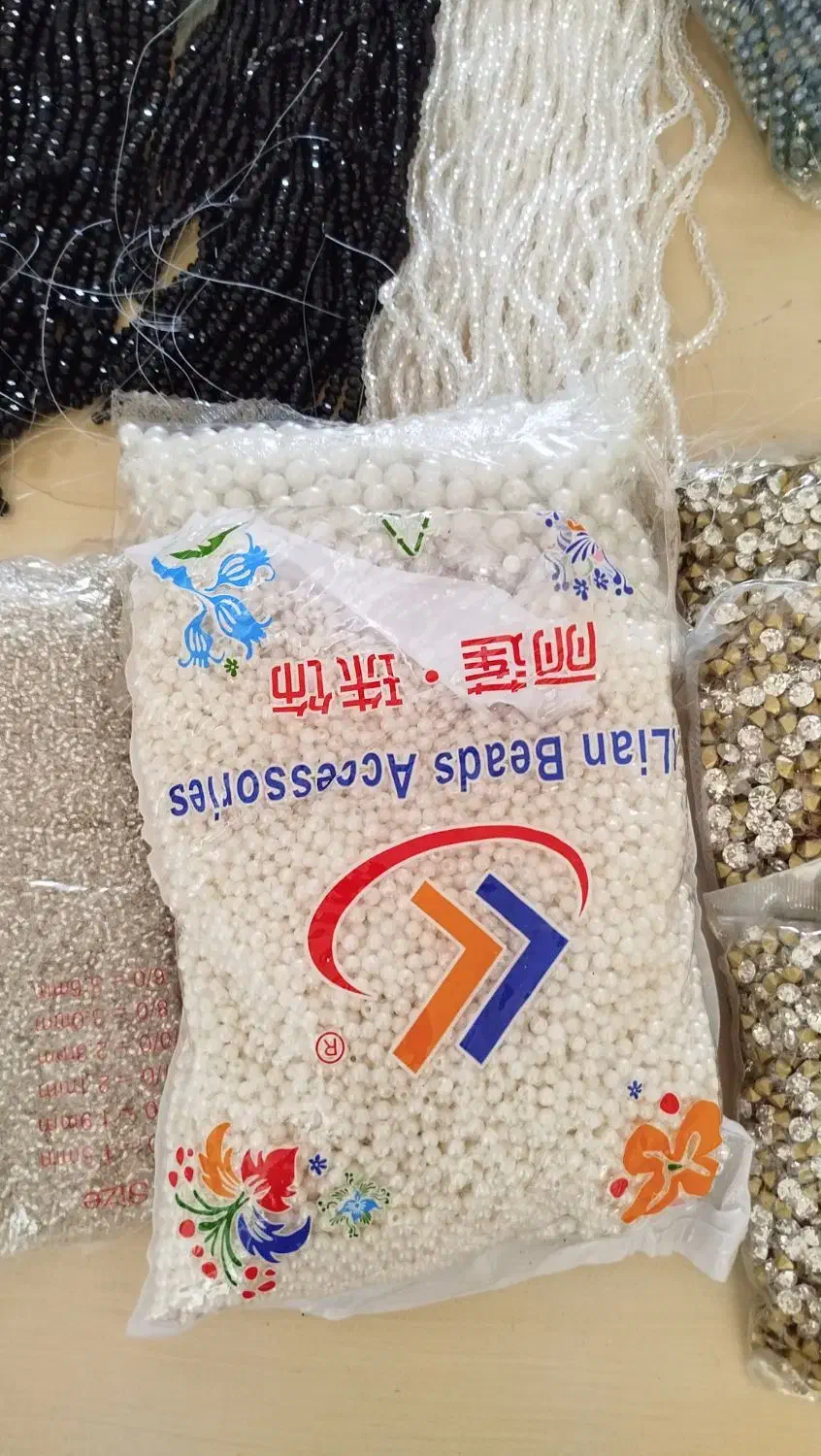 منجوق مروارید ریسه و نگین پایه دار|زیورآلات و اکسسوری|ورامین, شهرک مدرس|دیوار