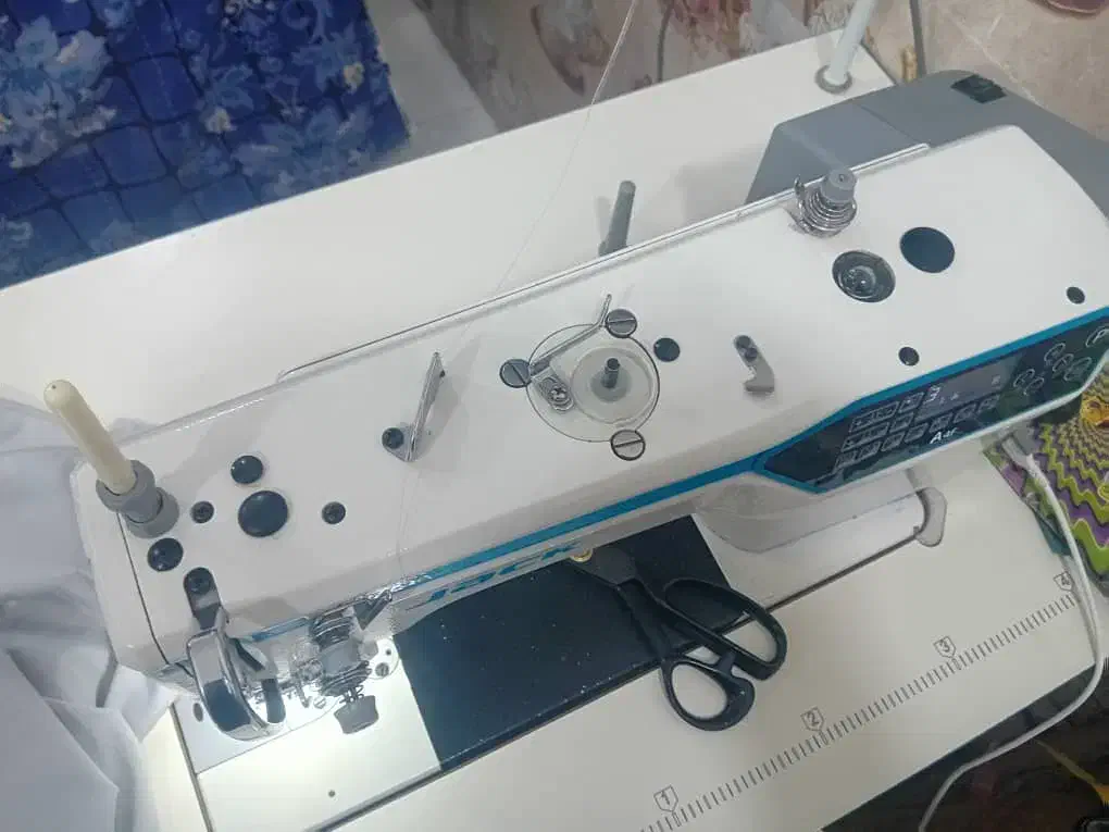 چرخ خیاطی نامنظم|چرخ خیاطی و ریسندگی|سراوان, |دیوار