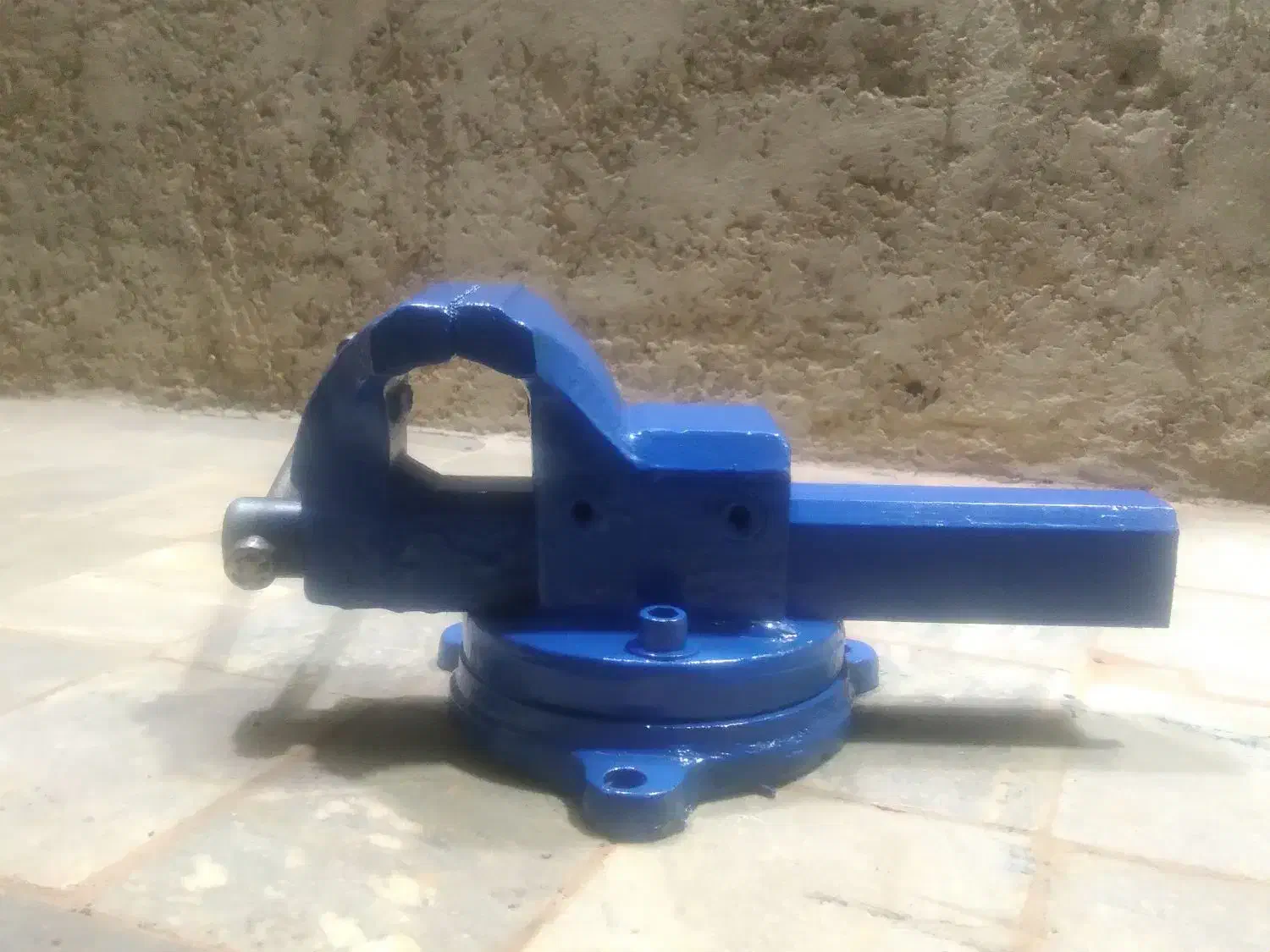 گیره ی آلمانی|ابزارآلات|اصفهان, باغ فدک|دیوار