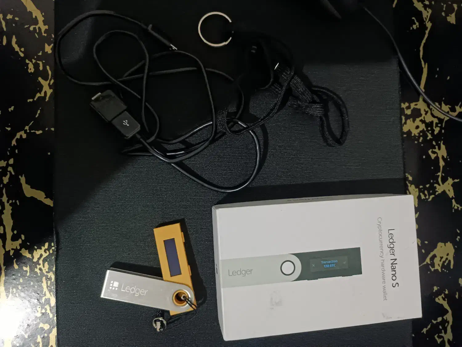 یک دستگاه کیف پول دیجیتالی ledger nano s|قطعات و لوازم جانبی رایانه|بناب, |دیوار
