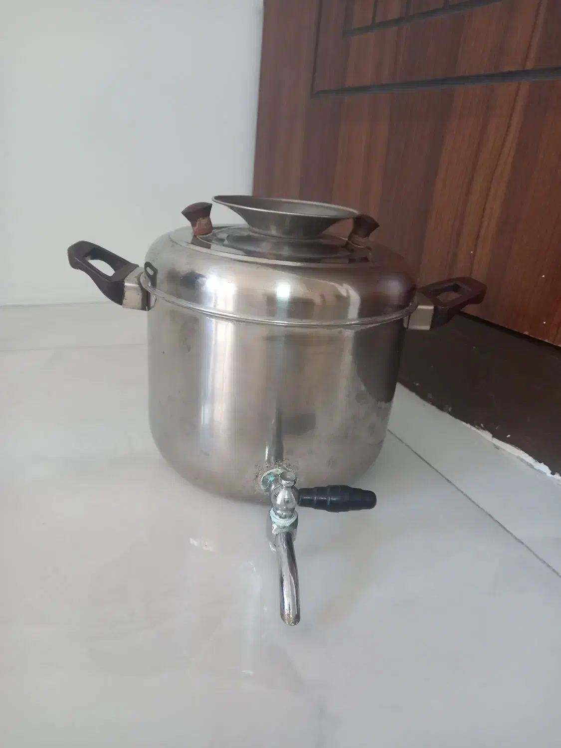 ۶لیتری|کلکسیون اشیاء عتیقه|اصفهان, باغ گلها|دیوار