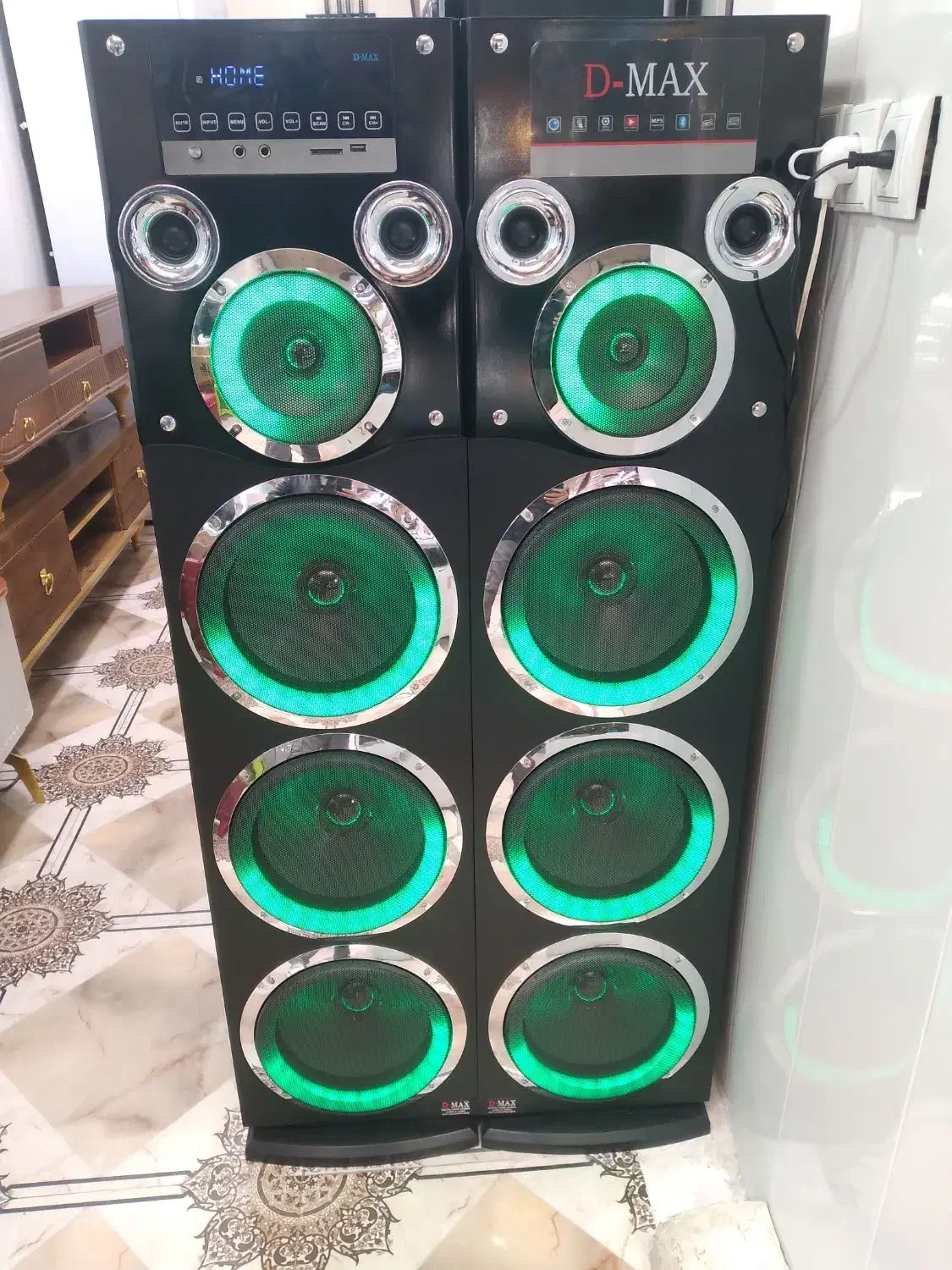 باند اسپیکر دی مکس چراغ دار بلوتوث دار درحدصفر|سیستم صوتی خانگی|سنندج, |دیوار