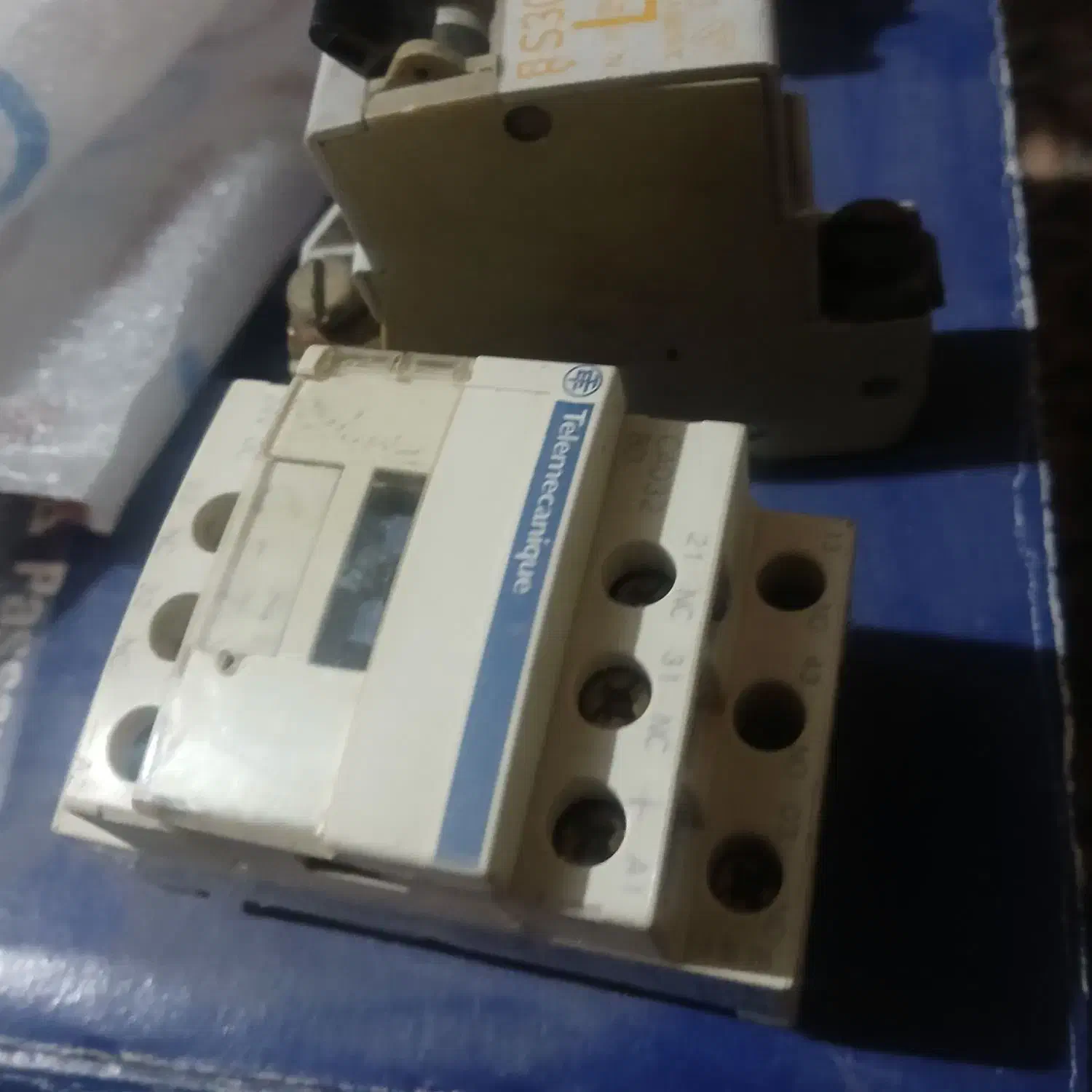 تعدادی کنتاکتور وکلید صنعتی|ابزارآلات|کاشان, امیرکبیر|دیوار