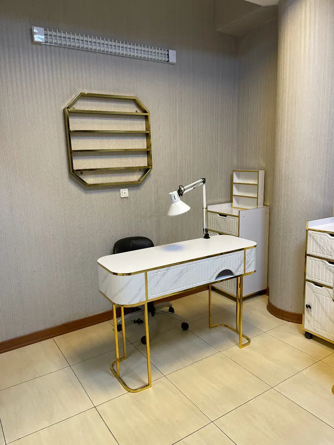 فروش میز و ترولی و صندلی و استند|آرایشگاه و سالن‌های زیبایی|اصفهان, امیرعرب|دیوار