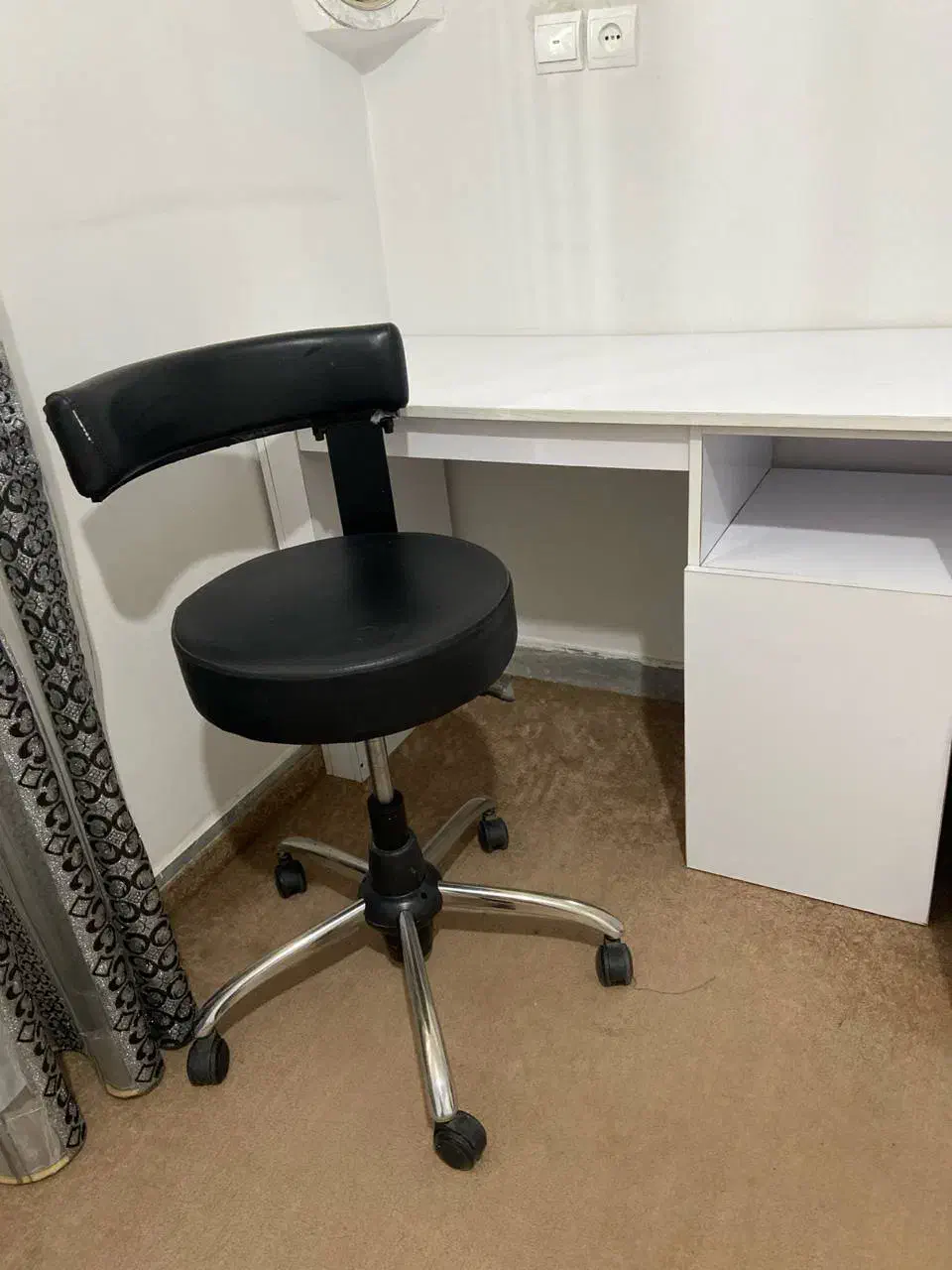 صندلی چرخدار|دفتر کار|بیرجند, |دیوار