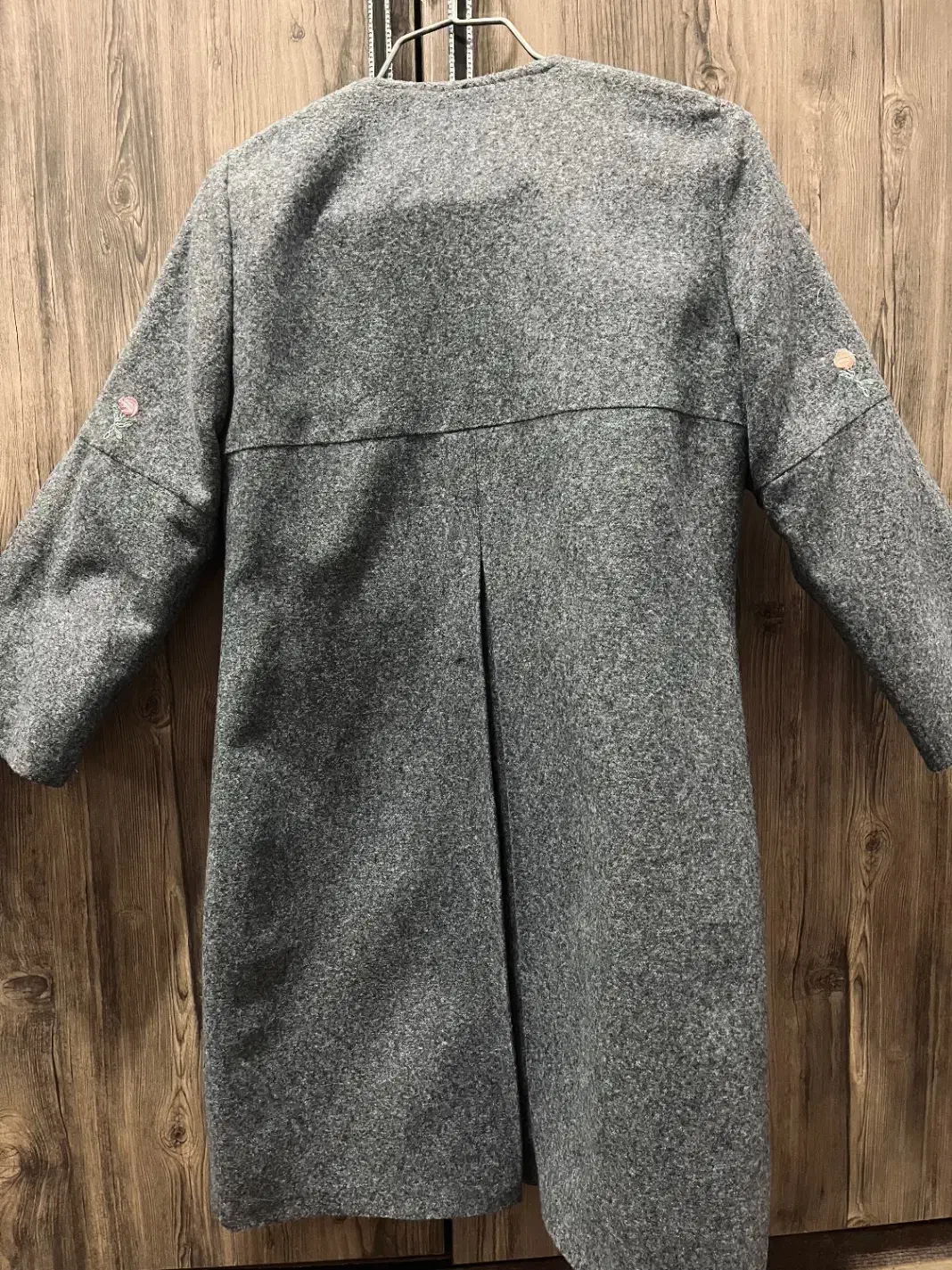 لباس،پالتو|لباس|آستانه اشرفیه, |دیوار