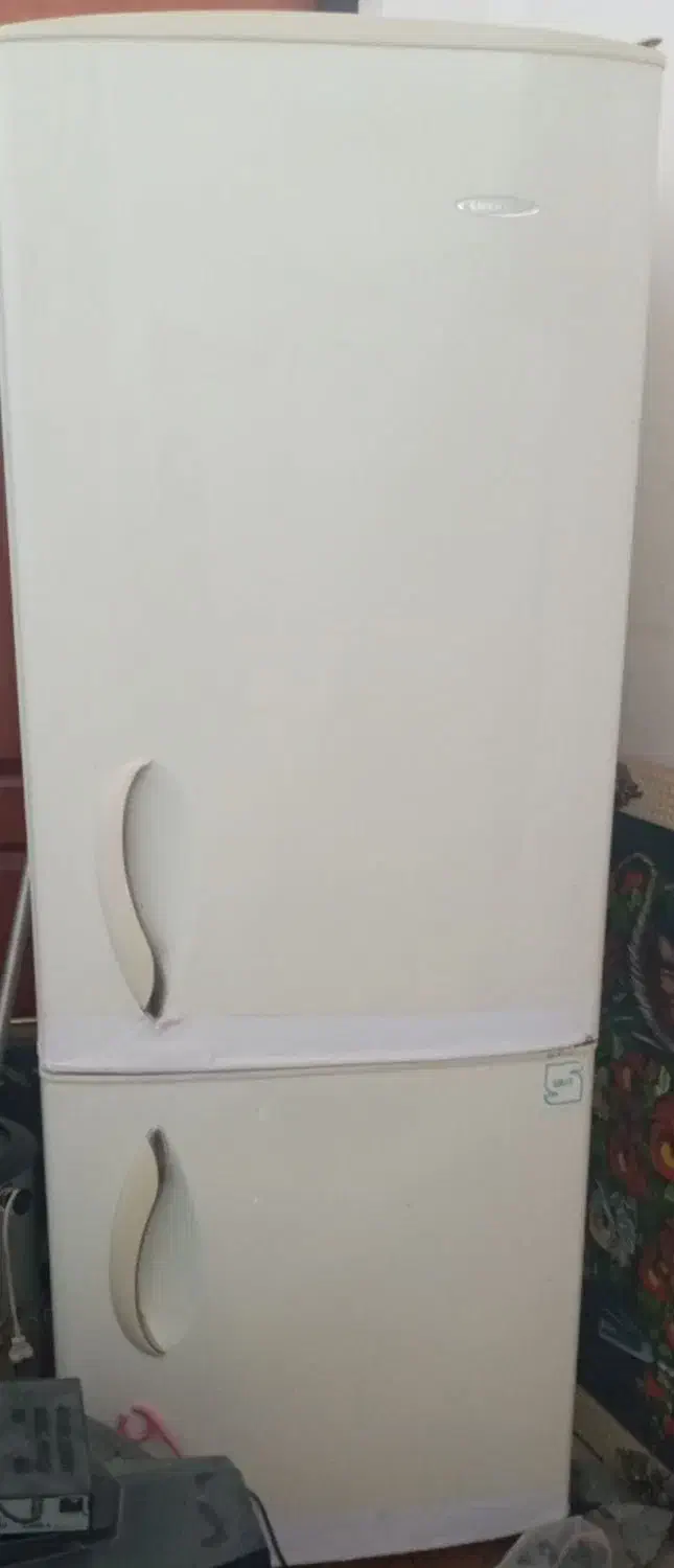 یخچال و تلویزیون قدیمی|یخچال و فریزر|آشخانه, |دیوار