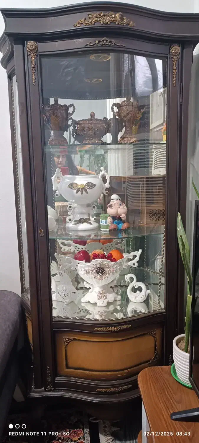 بوفه محکم وسالم تکی ی تومن با ظرفها دوتومن|بوفه، ویترین، کنسول|دزفول, |دیوار