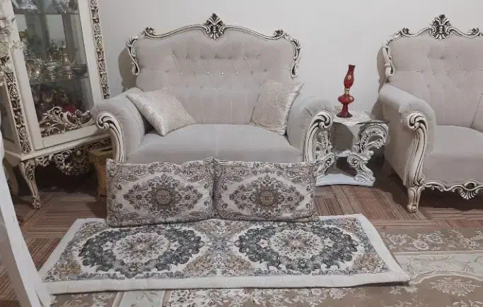 مبل ۷نفره و گلمیز ویترین و میز غذا خوری همگی باهم|مبلمان خانگی و میز عسلی|مرودشت, بیست متری بیمارستان|دیوار