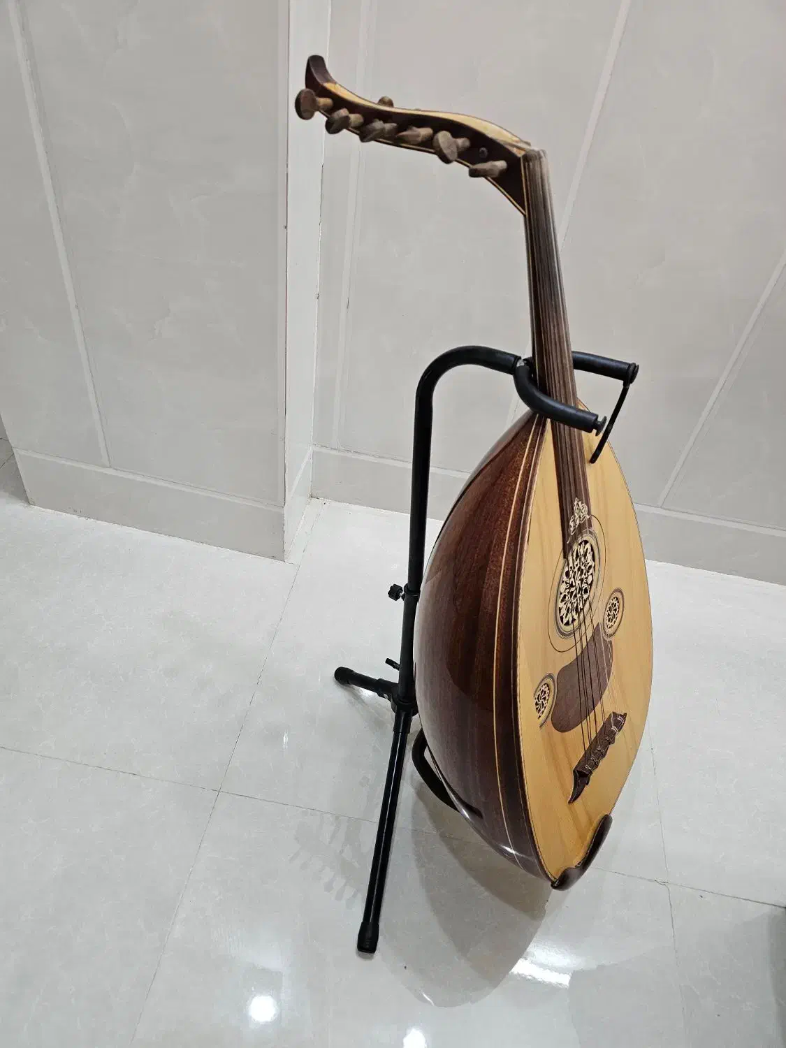 ساز عود و کیف برزنتی محکم|سازهای سنتی|قم, باغ کرباسی|دیوار