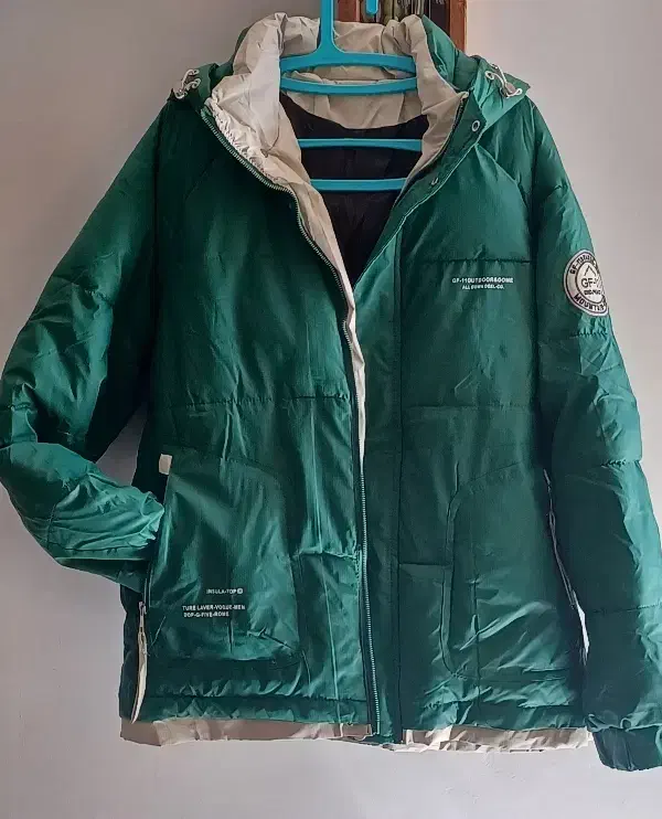 کاپشن|لباس|کرمان, |دیوار