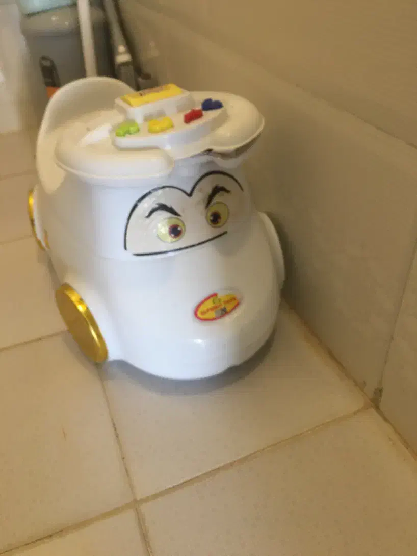 قصری کودک|اسباب‌بازی بچه|دوگنبدان, |دیوار