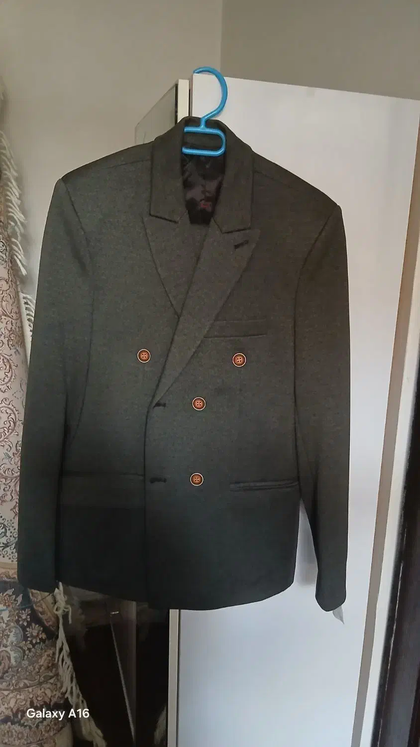 کت شلوار|لباس|سلماس, |دیوار