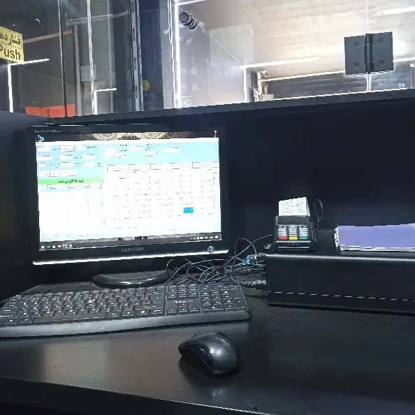 رزروشن باشگاه بدنسازی مردانه|استخدام خدمات فروشگاه و رستوران|تهران, هفت چنار|دیوار