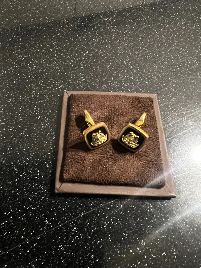 کفش کمربند دکمه سر دست ورساچه اصل|کیف، کفش، کمربند|تهران, فرمانیه|دیوار