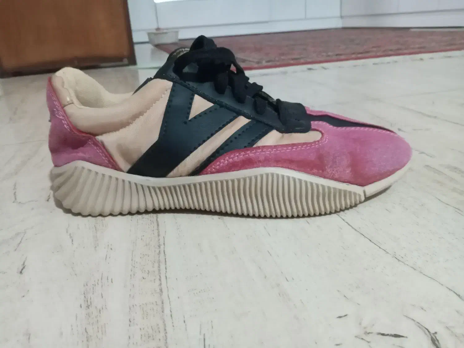 کتونی|کیف، کفش، کمربند|بروجرد, |دیوار