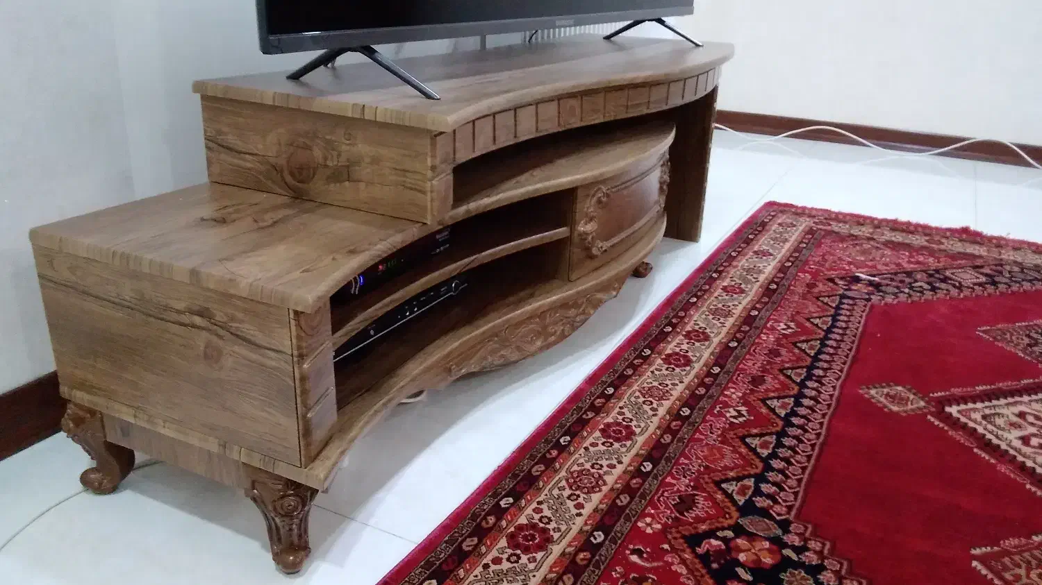 میز تلویزیون بسیار تمیز  در حد نو|میز تلویزیون|زند, |دیوار