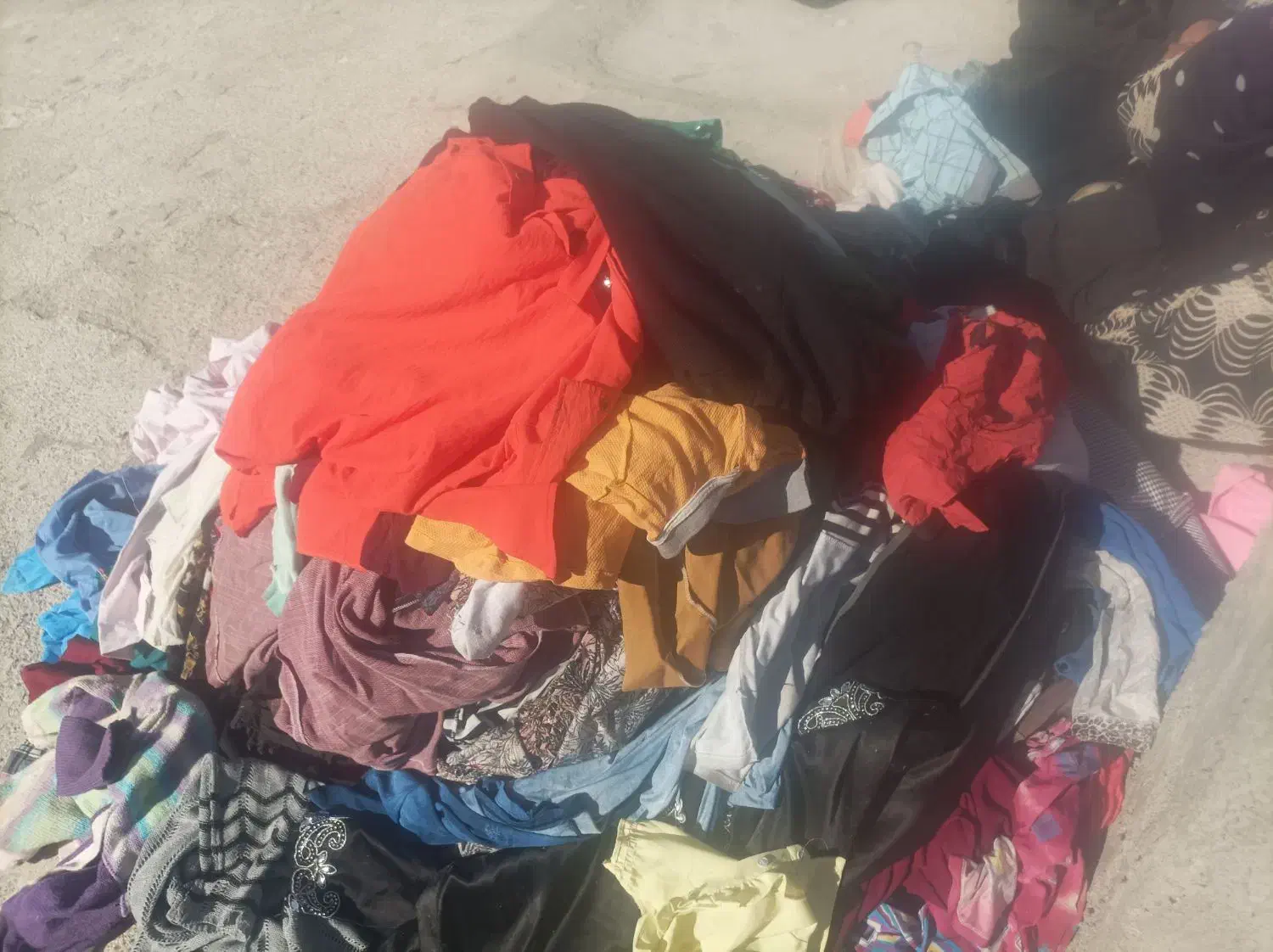 لباس وپوشاک وکفش|لباس|هامون, |دیوار