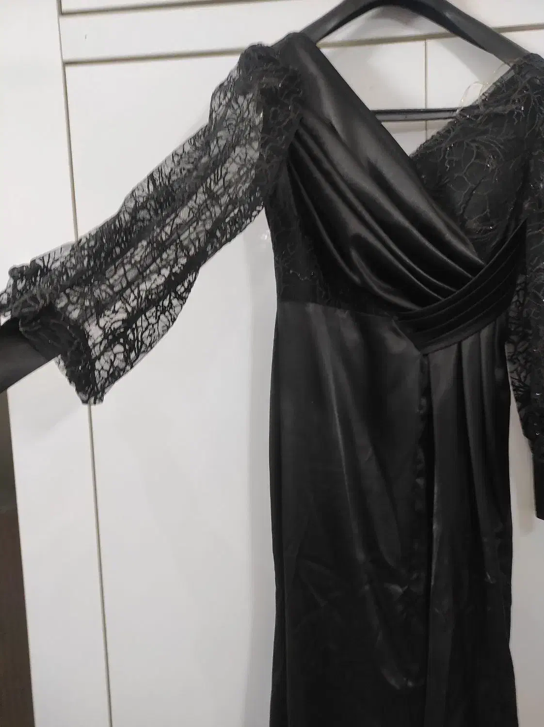 لباس مجلسی|لباس|ری, سیزده آبان|دیوار