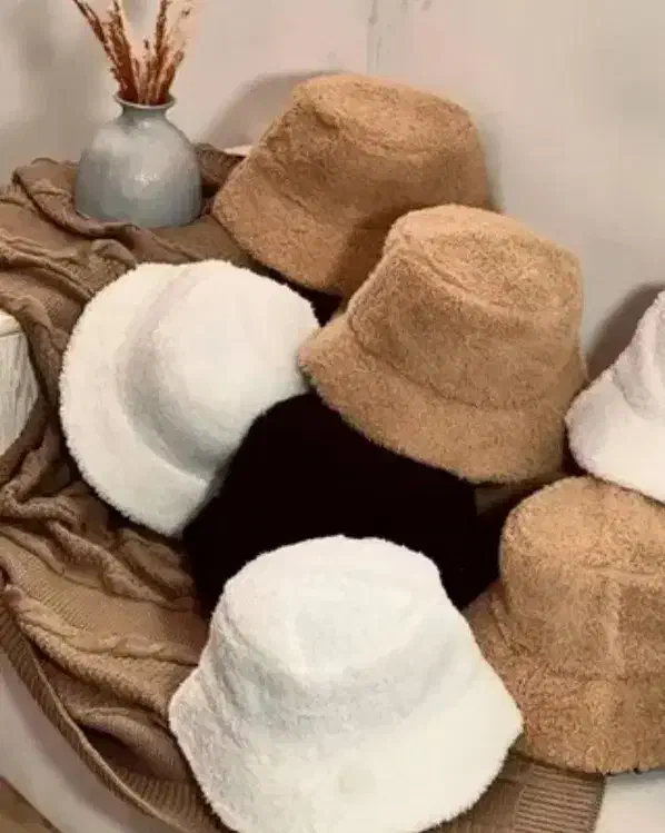 کلاه دخترانه|لباس|بروجن, |دیوار