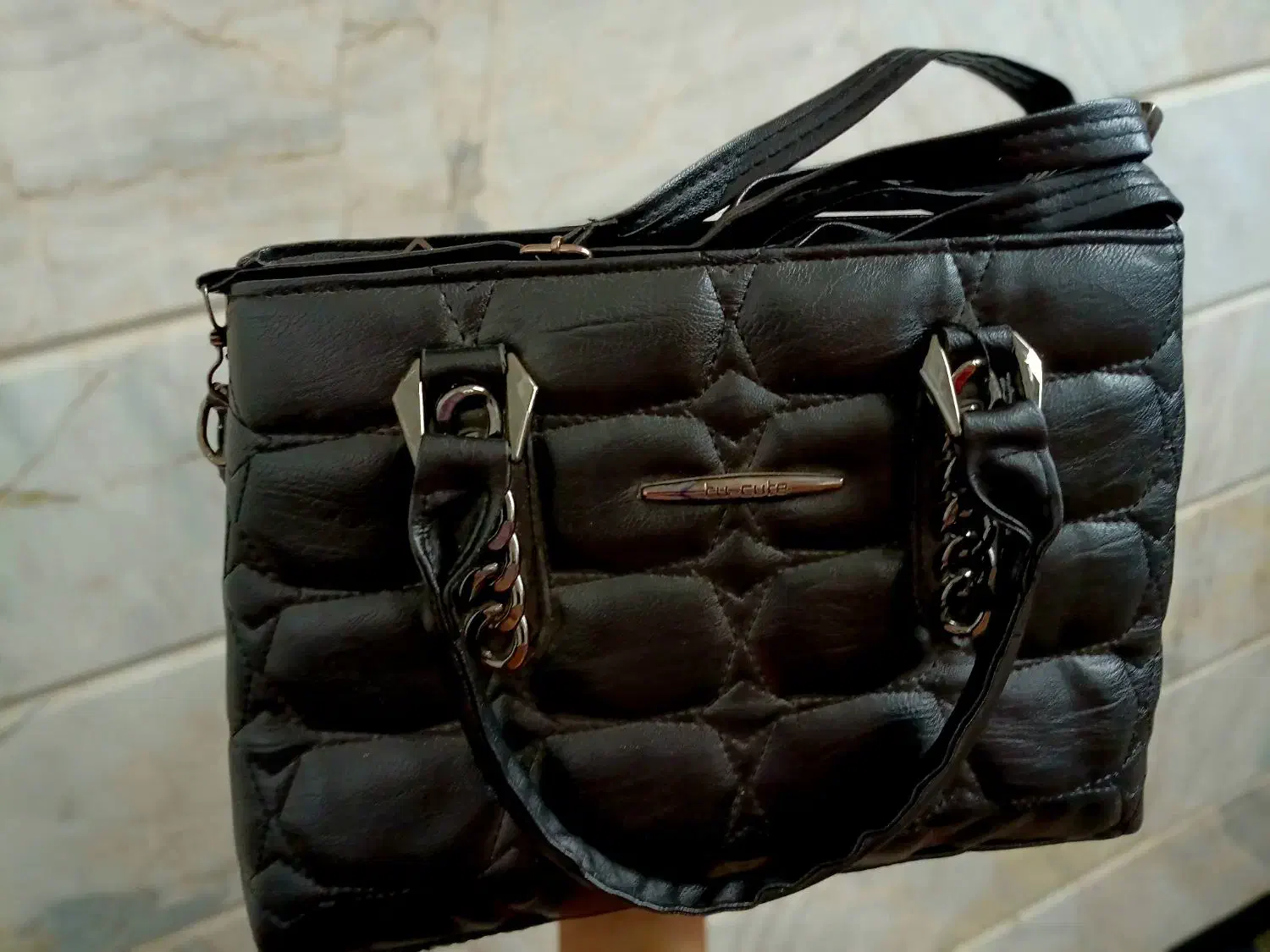 کیف|کیف، کفش، کمربند|قم, وادی السلام|دیوار