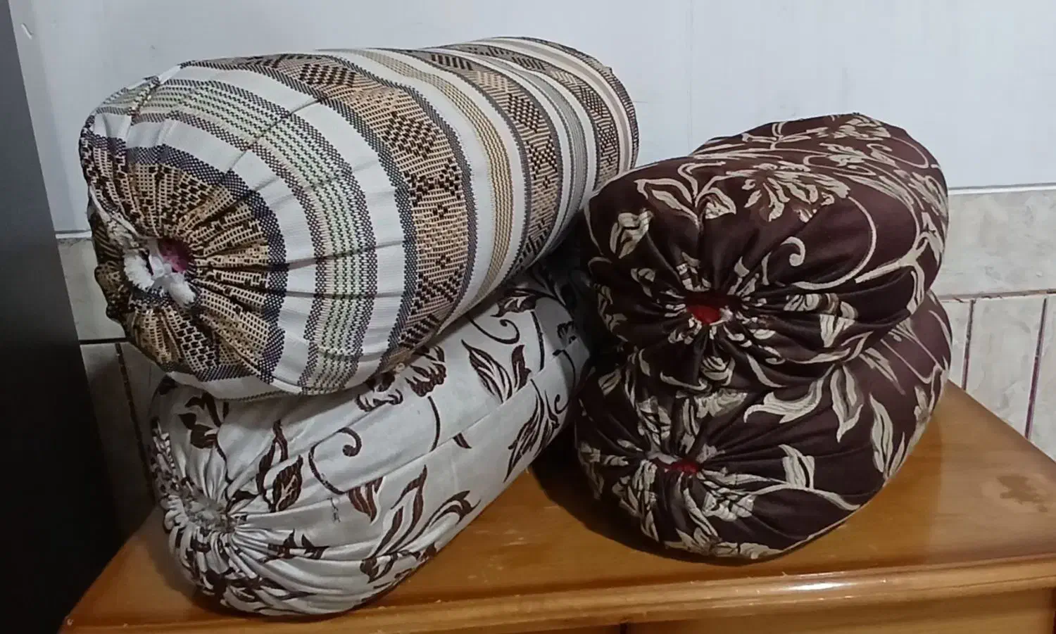 فروش تعدادی کوسن و بالش زیر دست پشم شیشه|رختخواب، بالش، پتو|مرودشت, فاز دوم شهرک فرهنگیان|دیوار