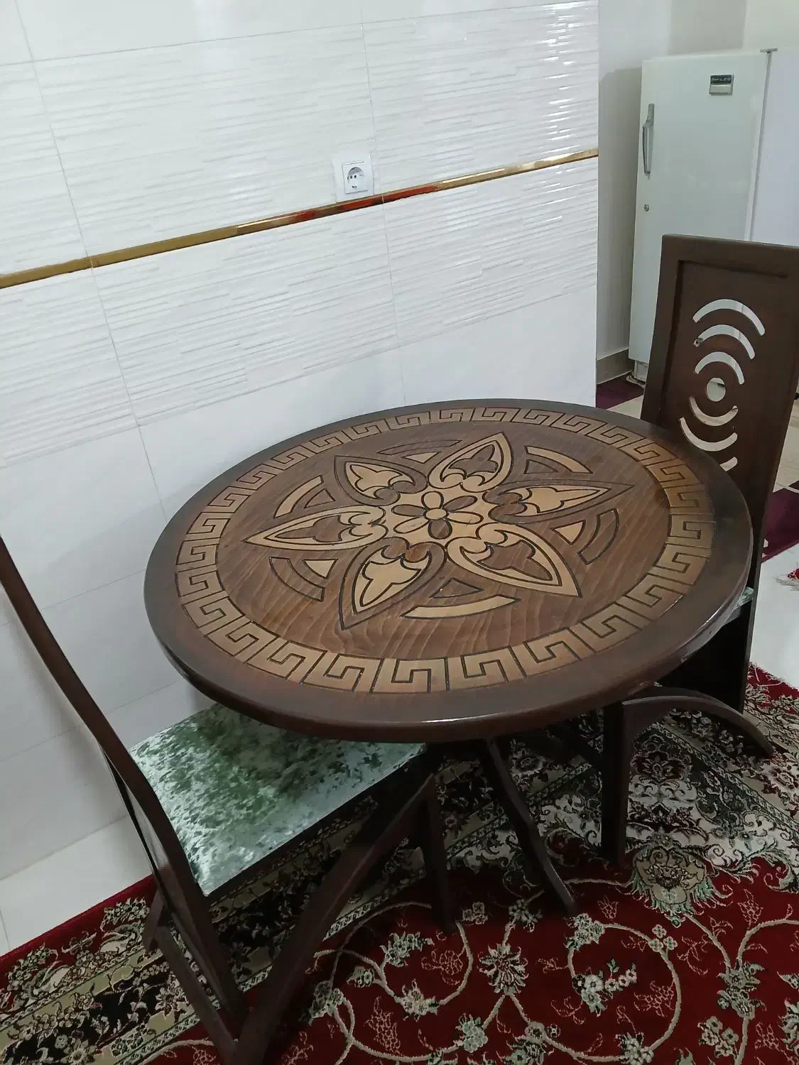 فرش و میز غذا خوری|مبلمان خانگی و میز عسلی|اردبیل, |دیوار