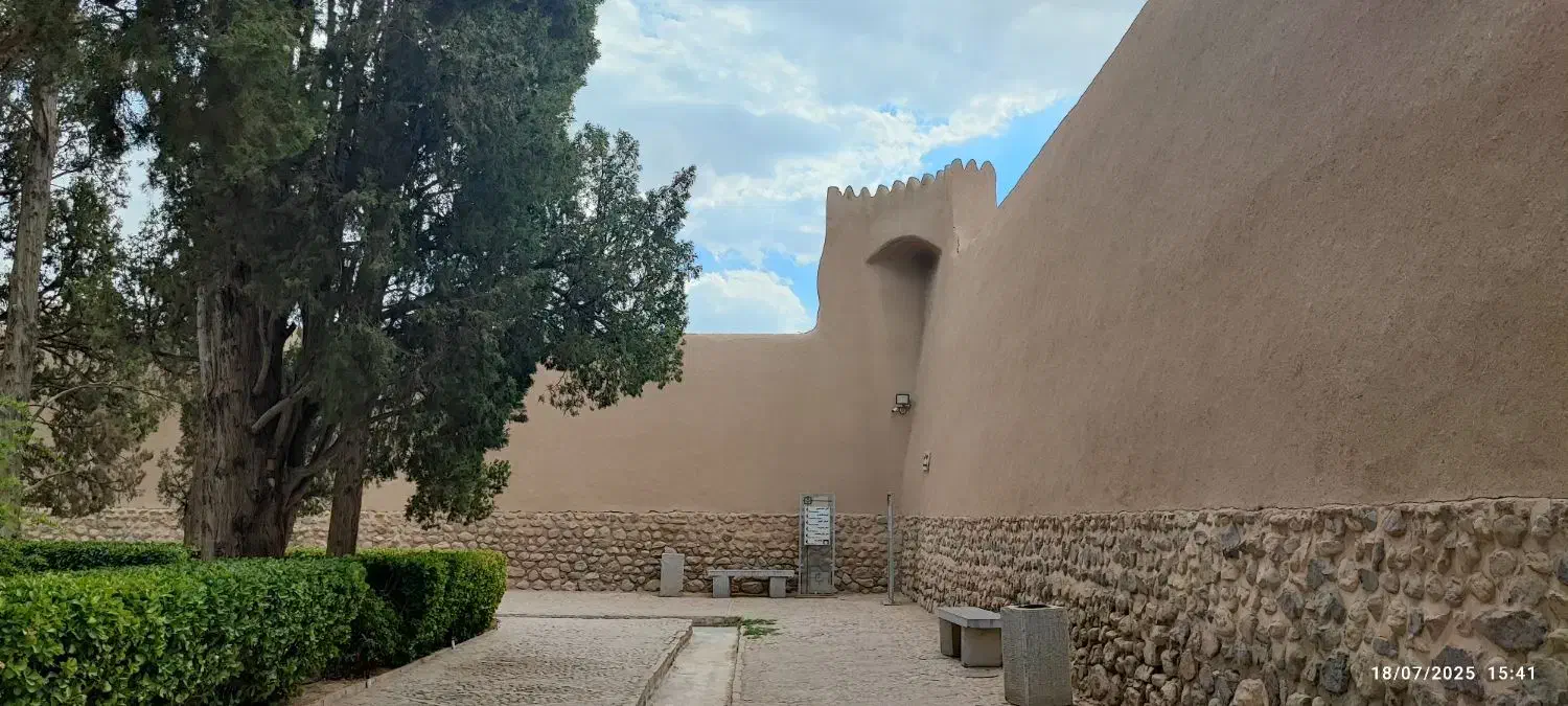 راهنمایی گردش|فعالیت داوطلبانه تحقیقاتی|قم, بوستان علوی|دیوار