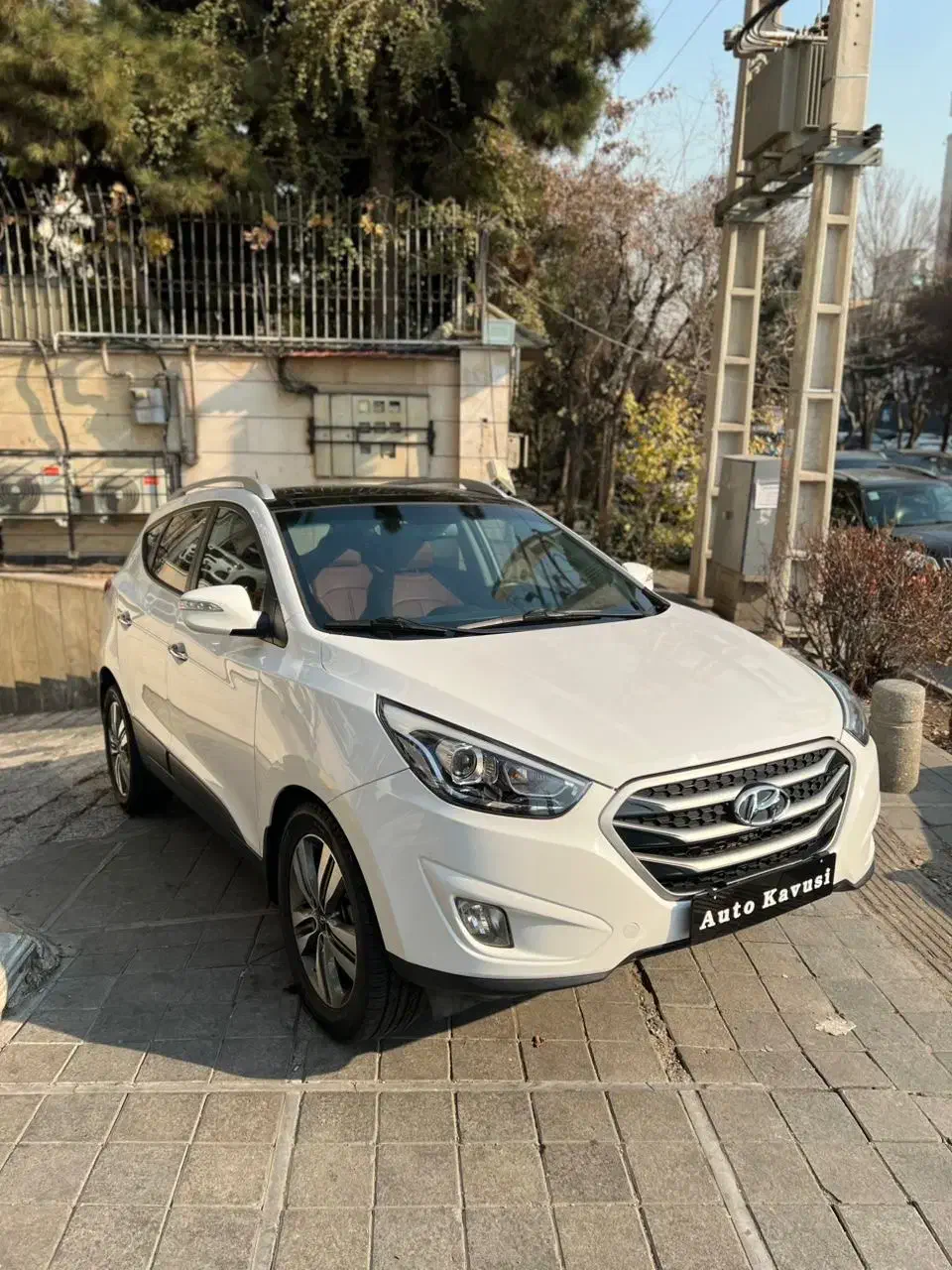 توسان 2014 سفید بدون رنگ|خودرو سواری و وانت|تهران, درختی|دیوار