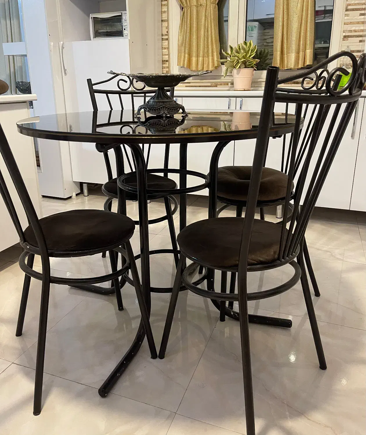 میزآشپزخانه وصندلی ومیز جلوی مبلی|مبلمان خانگی و میز عسلی|اراک, |دیوار