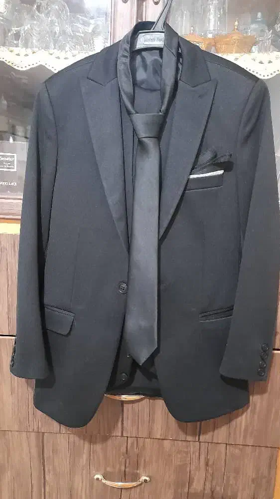 کت شلوار پسرانه|لباس|قدس, شهر‌قدس|دیوار