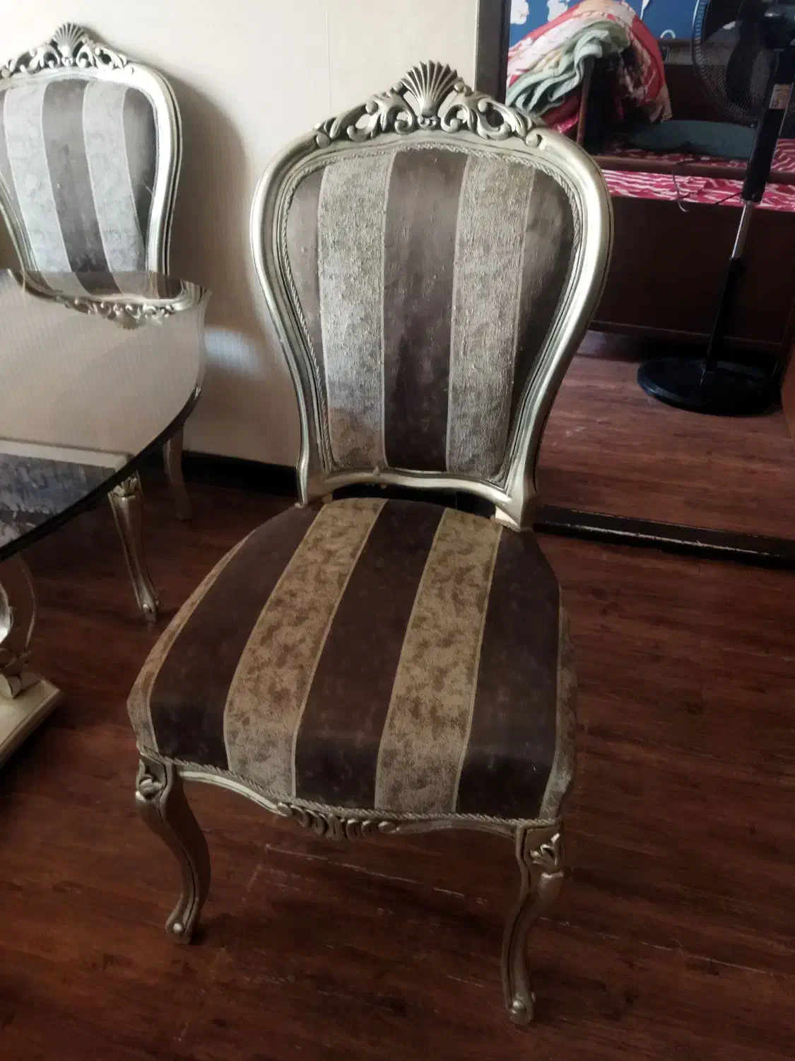 مبل ومیز غذاخوری و ویترین|مبلمان خانگی و میز عسلی|اصفهان, خانه اصفهان|دیوار