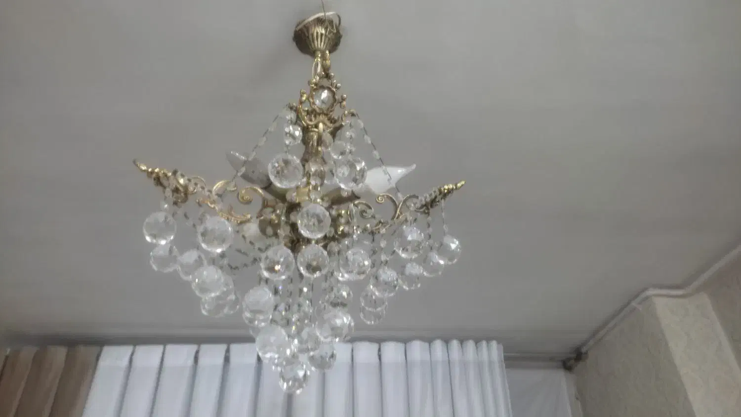 دو عدد لوستر چهار شاخه با یک عدد تک شاخه|لوستر و چراغ آویز|نهاوند, |دیوار