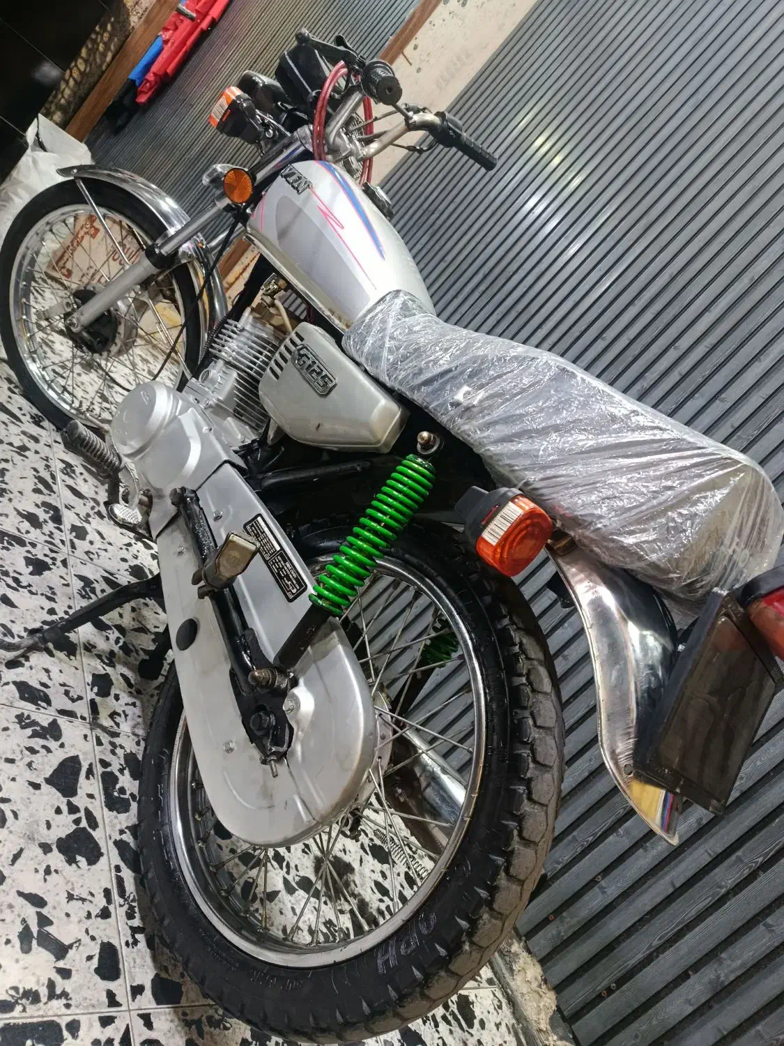 موتور|موتورسیکلت|پلدختر, |دیوار