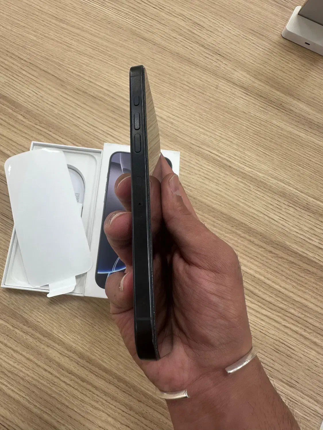 ۱۶pro max|موبایل|اصفهان, باغ نگاره|دیوار