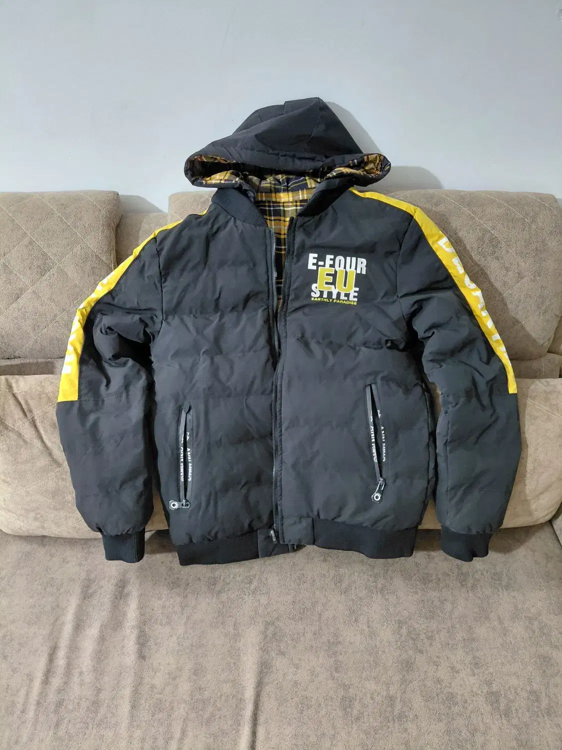 کاپشن 2 رو|لباس|کاشان, مفتح|دیوار